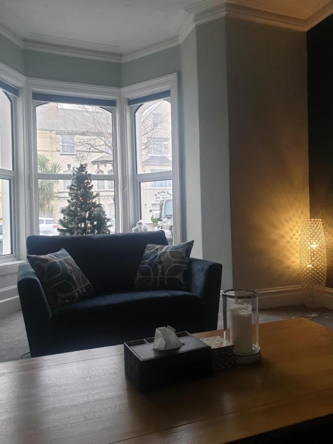 No 27 Chapel Street Guest House 랜디드노 외부 사진